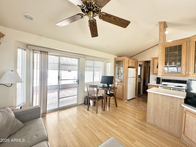 SLIDER OFF DINING AREA