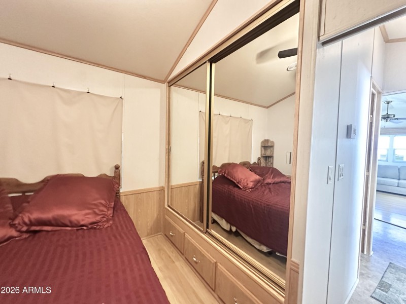 LARGE MIRRORED CLOSET