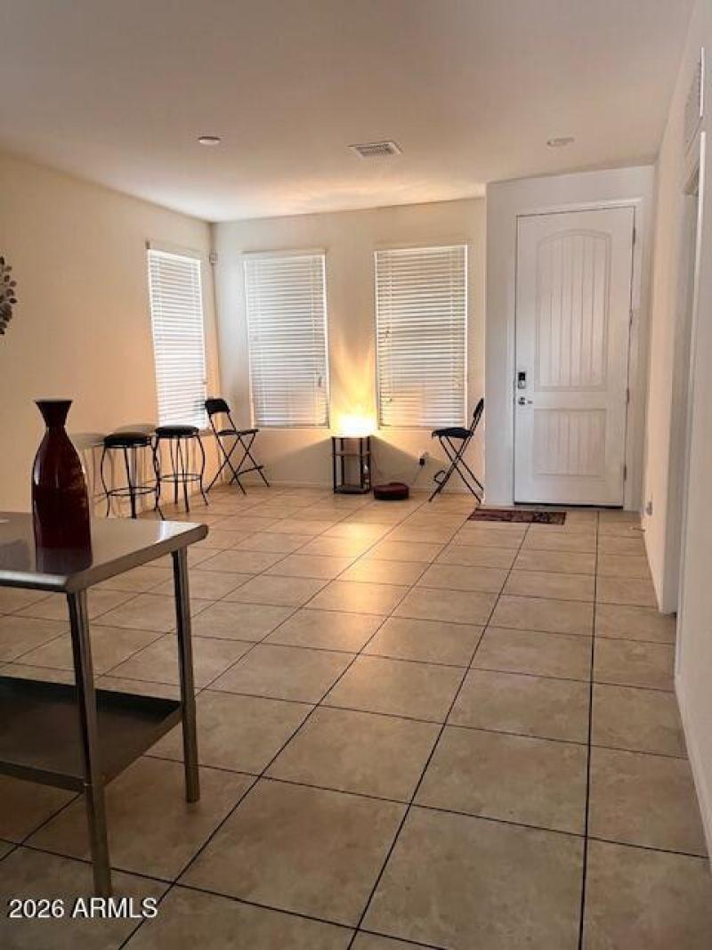 42ND AVE LIVING ROOM (3)