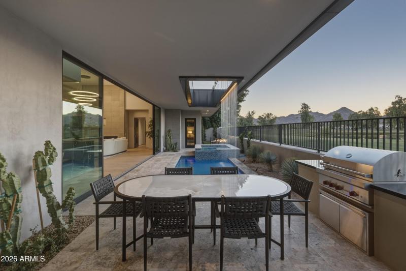 059_Cascading Pool Outdoor Dining