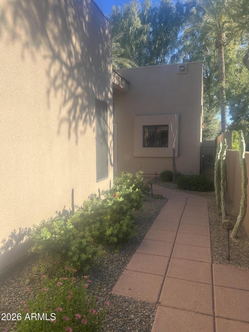 WALKWAY TO FRONT DOOR