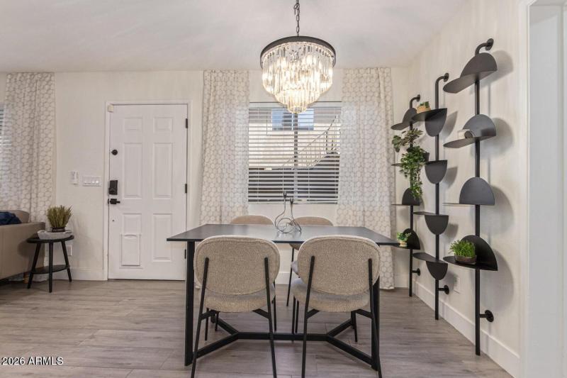 Belleview Dinning Table