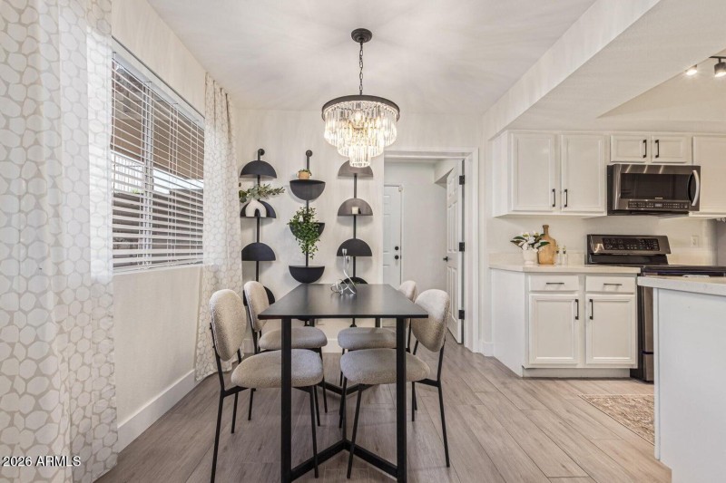 Belleview Dinning Table 2