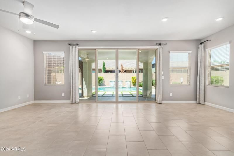 0010-09 - Tumbleweed