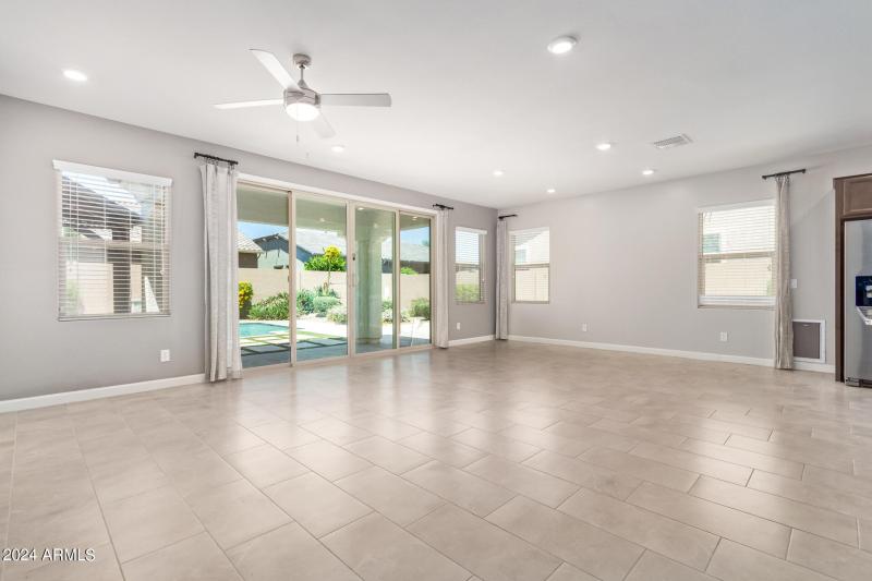 0011-11 - Tumbleweed