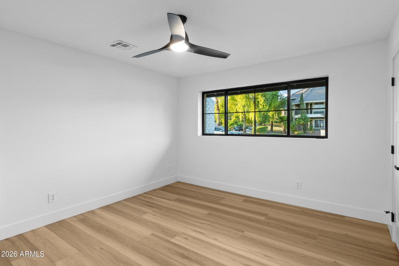 1821 E Lynwood St-27 1