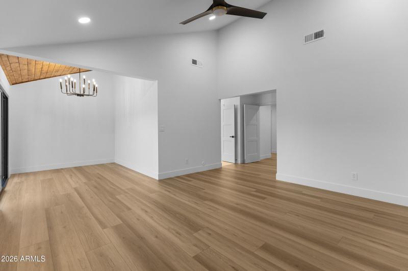 1821 E Lynwood St-35