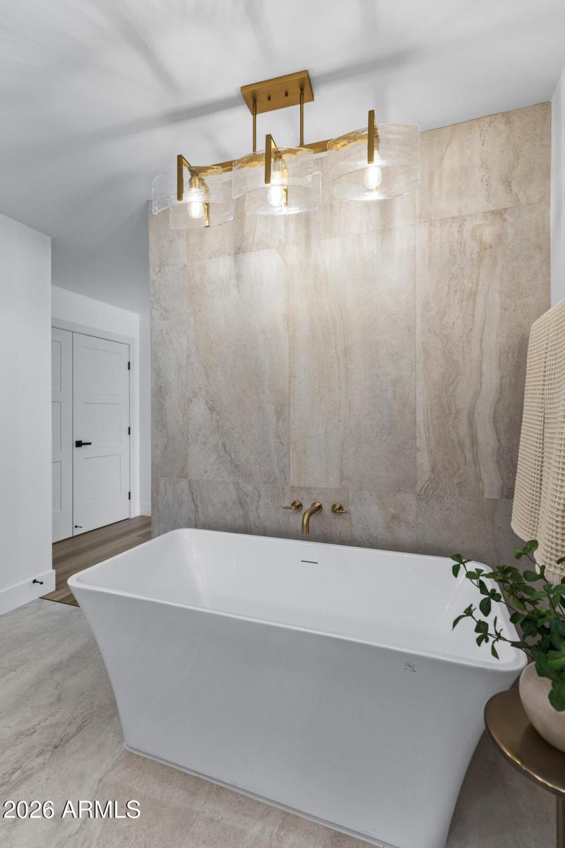 1821 E Lynwood St-37 114 1