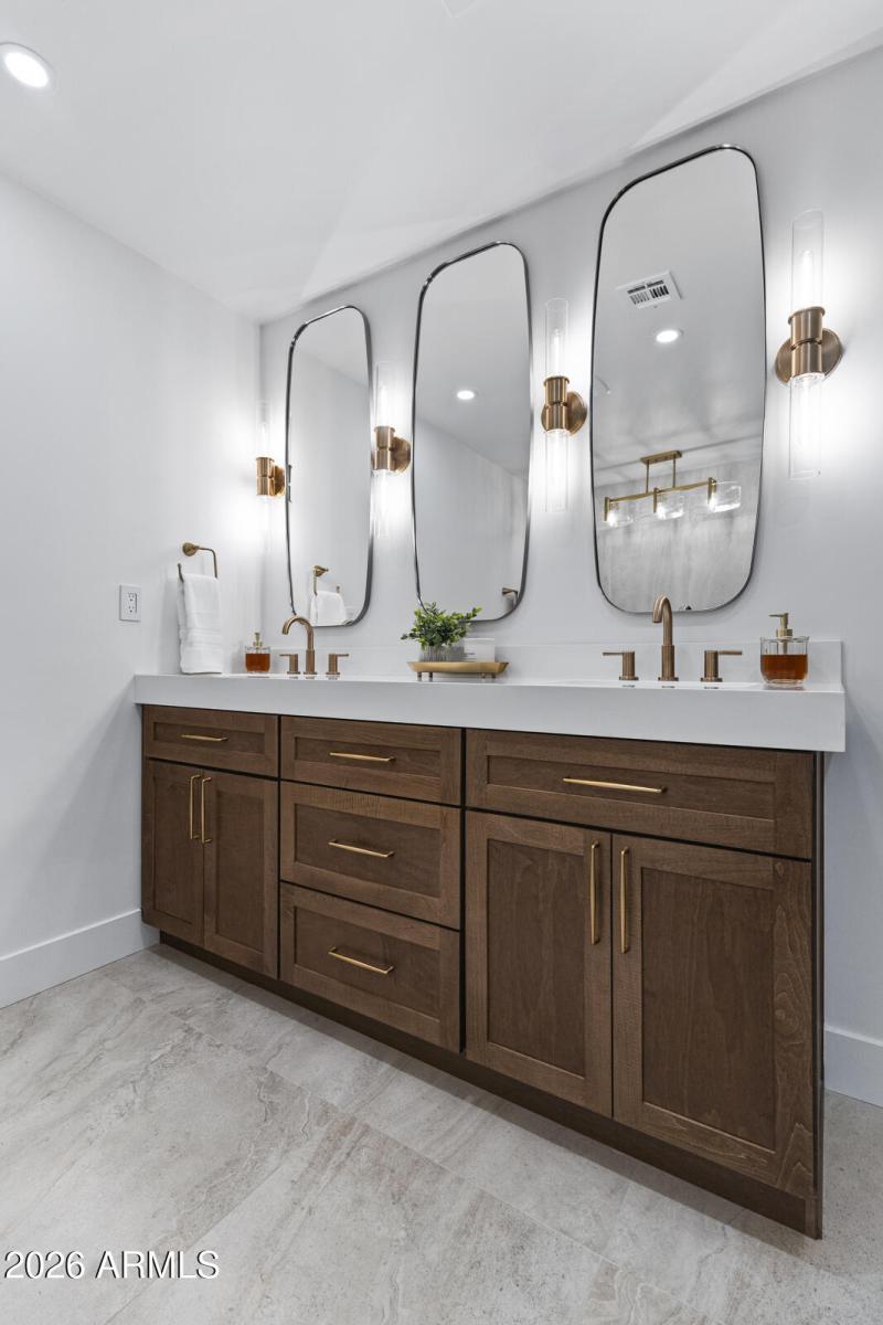 1821 E Lynwood St-37 119