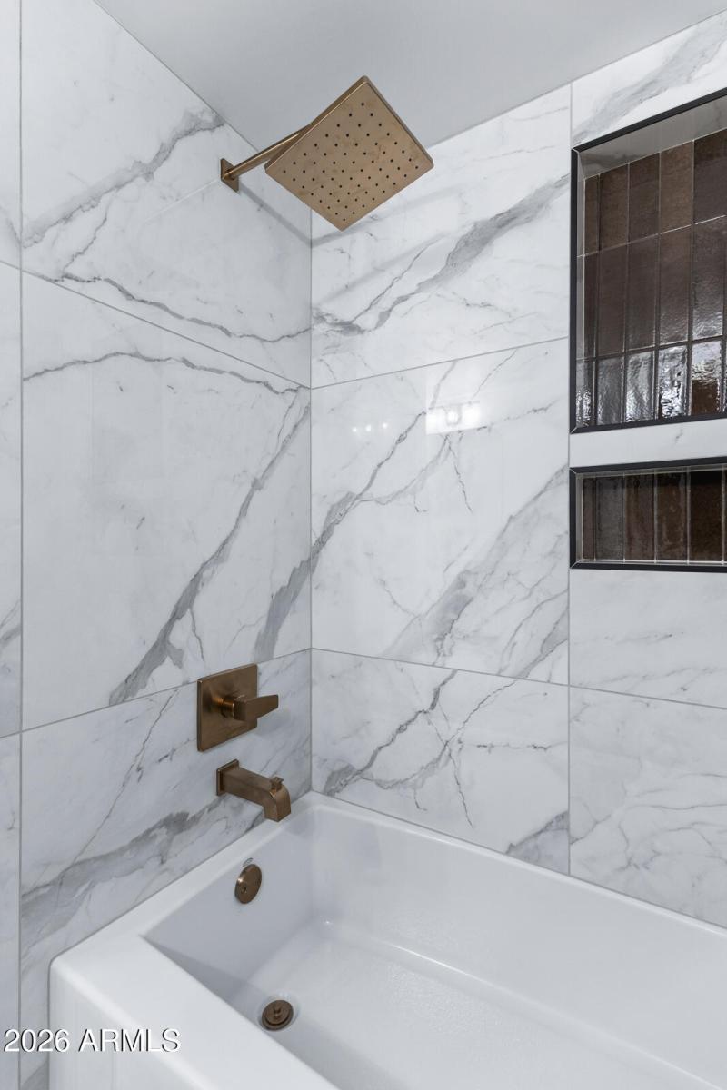 1821 E Lynwood St-49 97