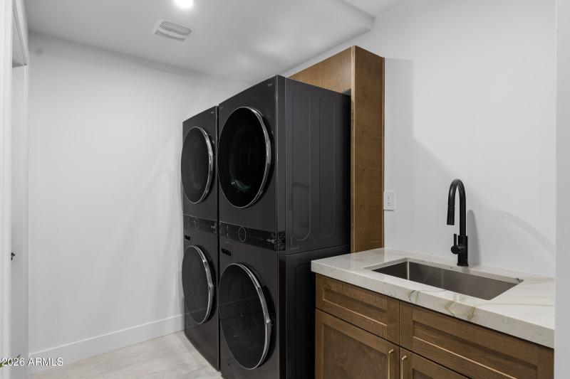 1821 E Lynwood St-53