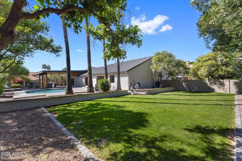 1821 E Lynwood St-59