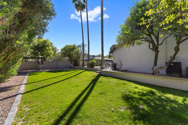 1821 E Lynwood St-60