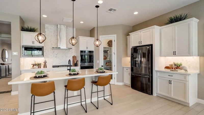 Lot 20 - 1760039114196