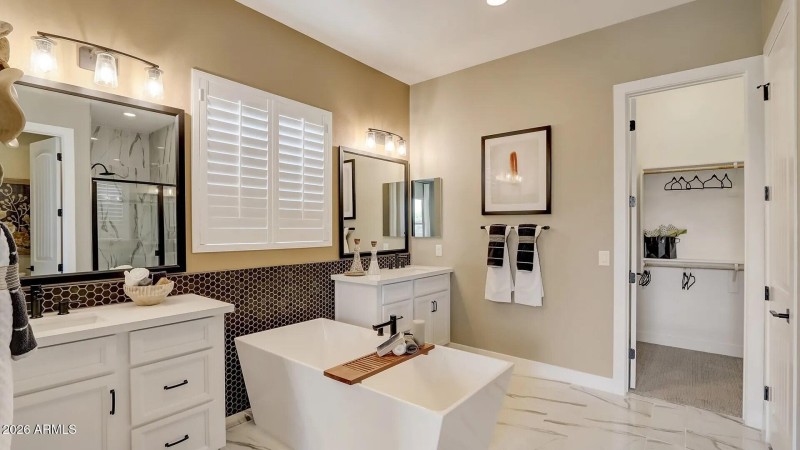 Lot 20 - 1760039120905