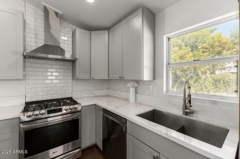 5B226710-CA9F-4061-A584-9BFA4AE523EC_1_1