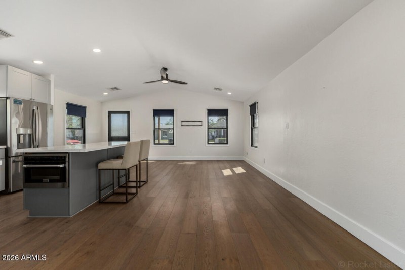 E30BE209-527A-432F-8A69-393FA685B13C_1_1