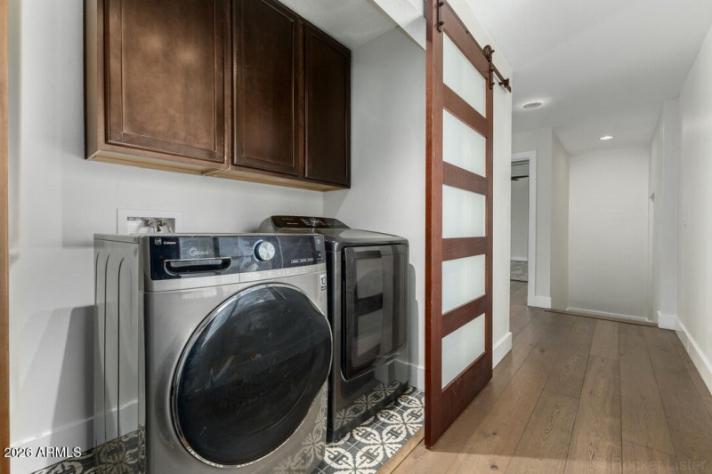 421C00E8-1096-43CD-B1D8-51C038FA7E18_1_1