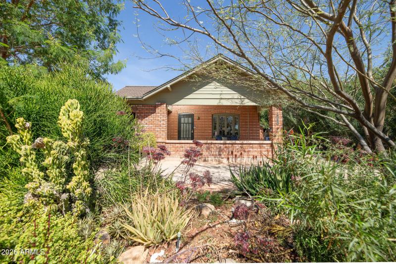 1636 E Pinchot Ave (2)