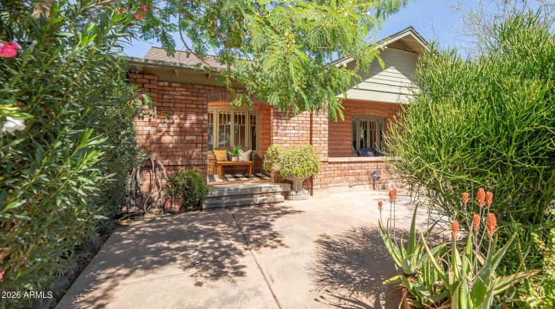 1636 E Pinchot Ave (3)