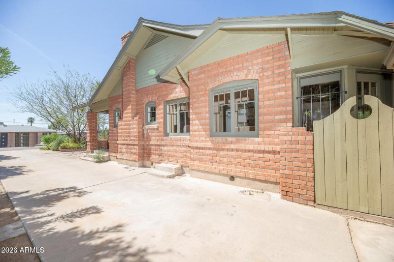 1636 E Pinchot Ave (4)