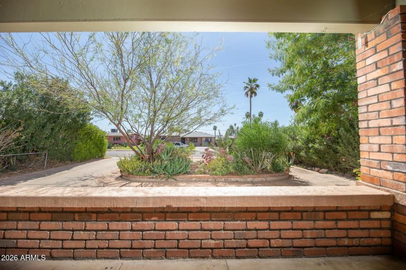 1636 E Pinchot Ave (9)