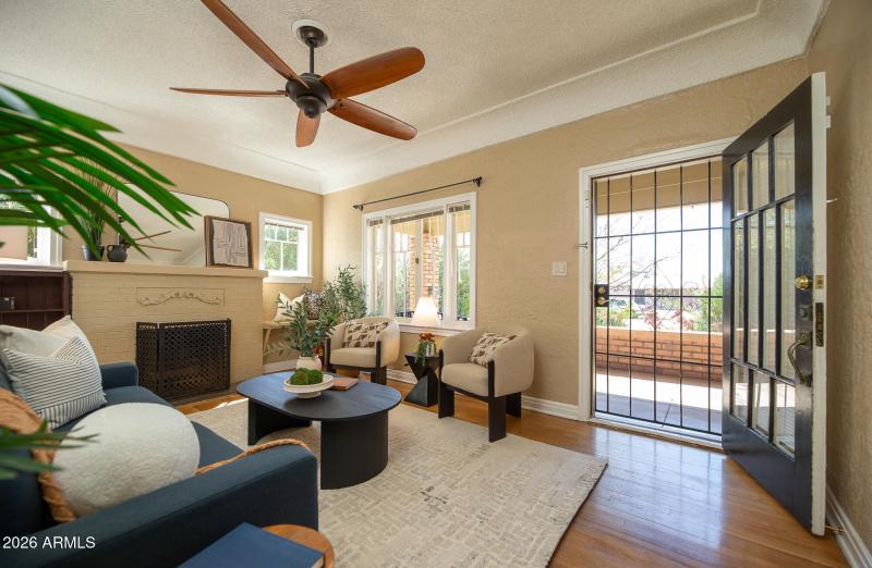 1636 E Pinchot Ave (17)