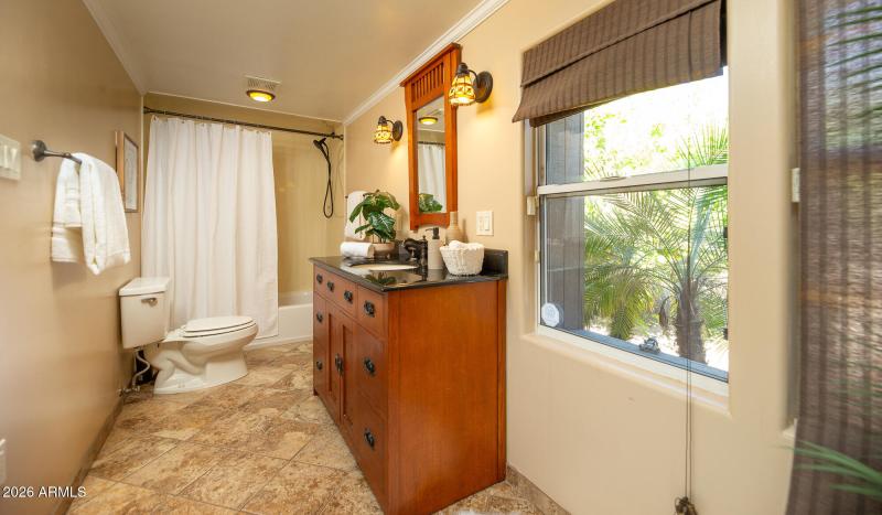 1636 E Pinchot Ave (26)