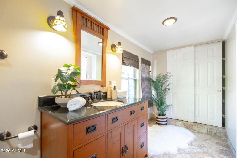 1636 E Pinchot Ave (27)