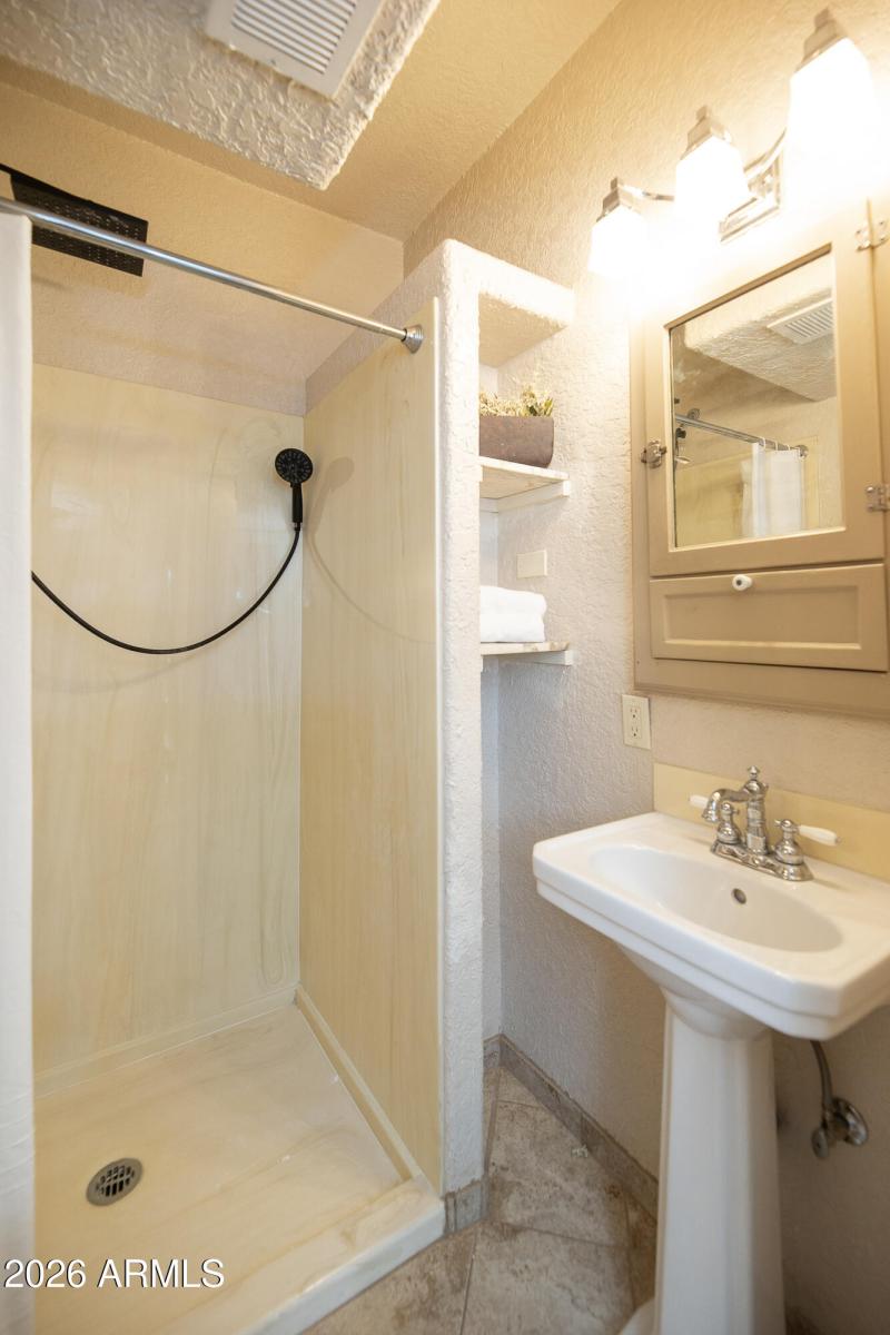 1636 E Pinchot Ave (34)