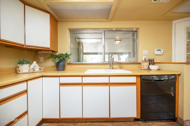 1636 E Pinchot Ave (38)