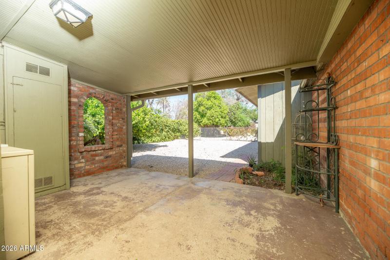 1636 E Pinchot Ave (46)