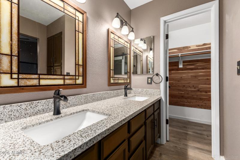 Duel Sinks & Walk-in closet