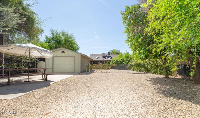 1636 E Pinchot Ave (54)