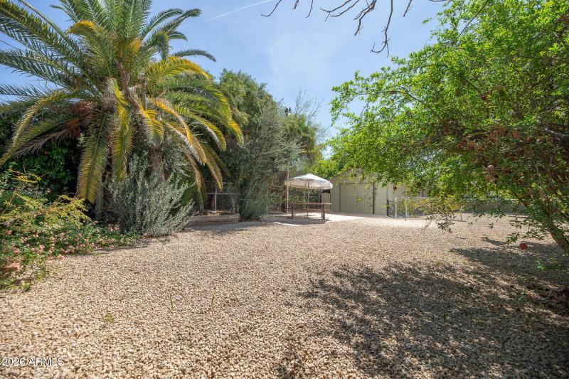 1636 E Pinchot Ave (55)