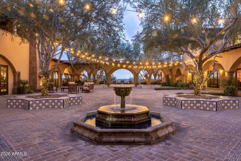 7Clubhouse Courtyard2