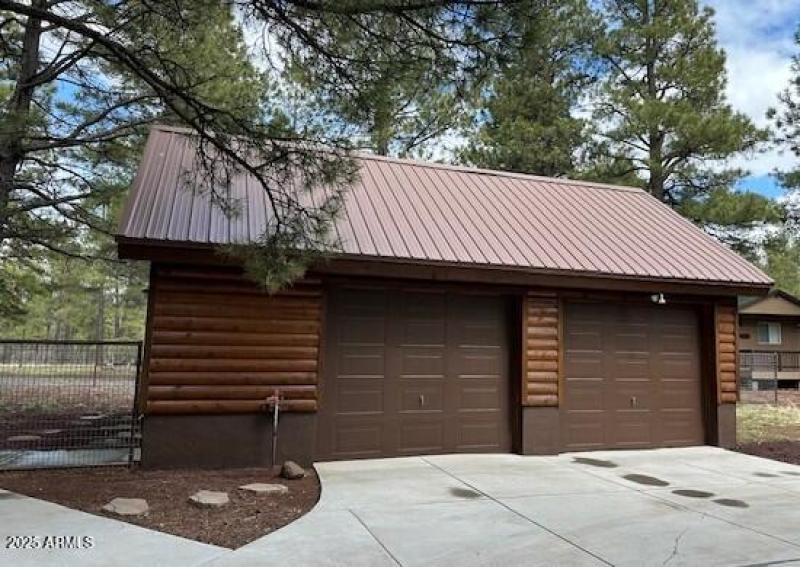 Detached Garage/Tandem