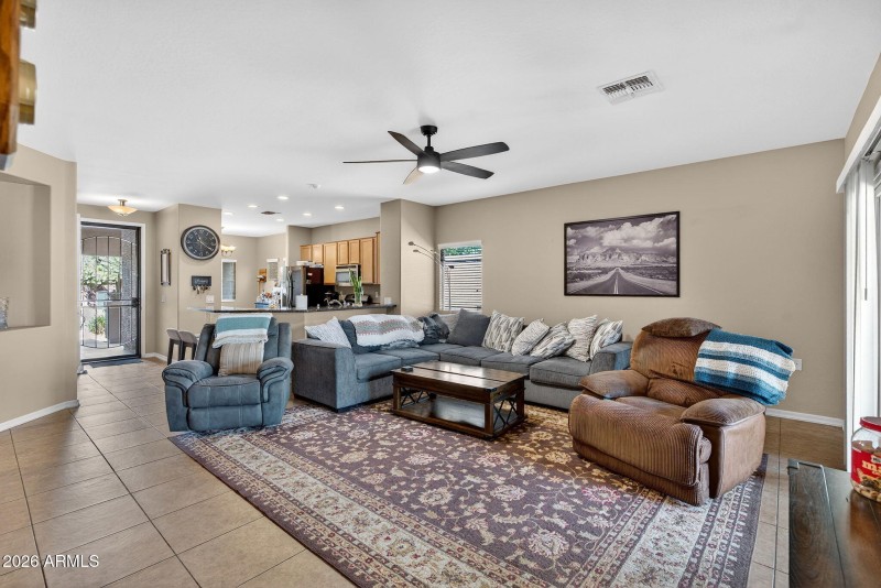 5-web-or-mls-047Hemlock St