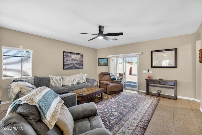 6-web-or-mls-049Hemlock St