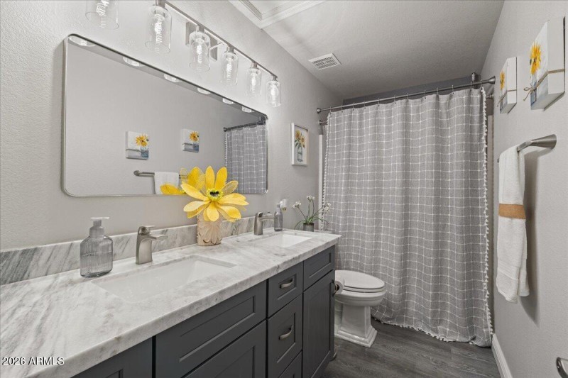 Full Guest Bathroom