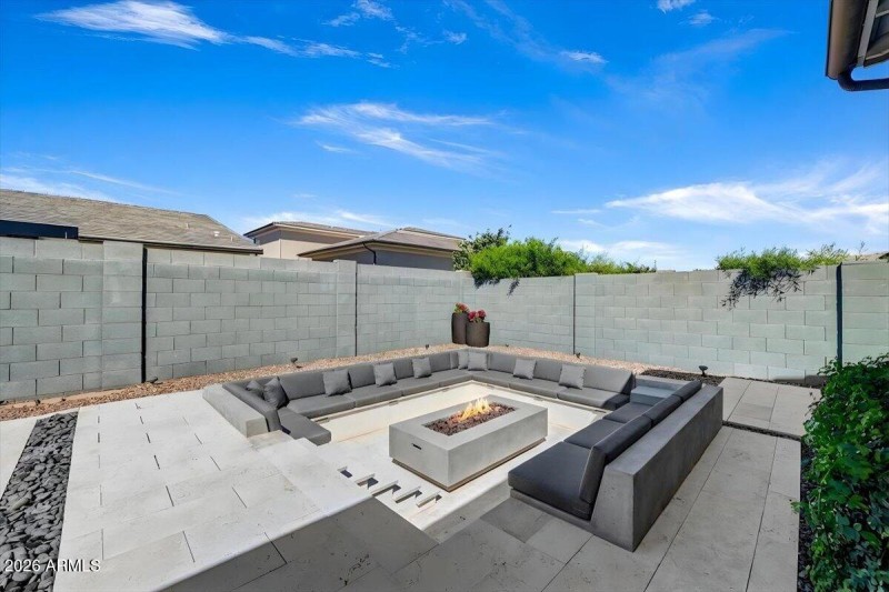Firepit-Staged