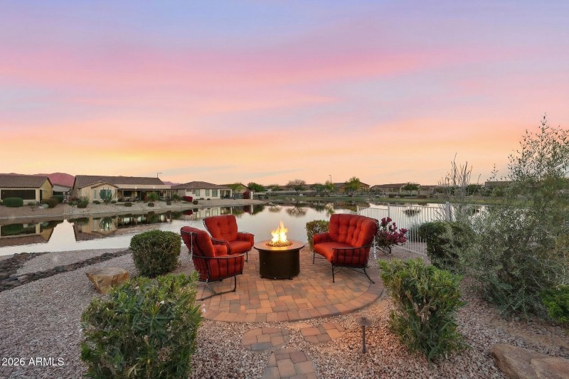 WATER & MOUNTAIN VIEWS