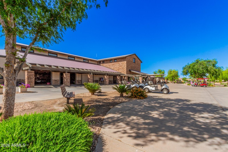 COMMUNITY GOLF CLUBHOUSE
