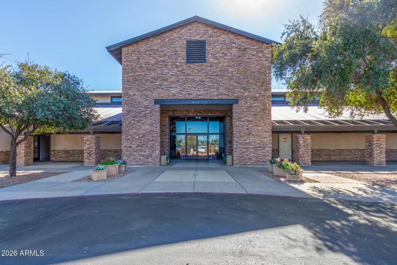 COMMUNITY SLATES BAR-RESTAURANT AND PROS