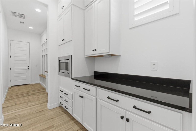 Butler Pantry:Mud room