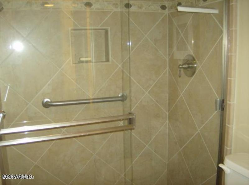 20120411232130969173000000-o