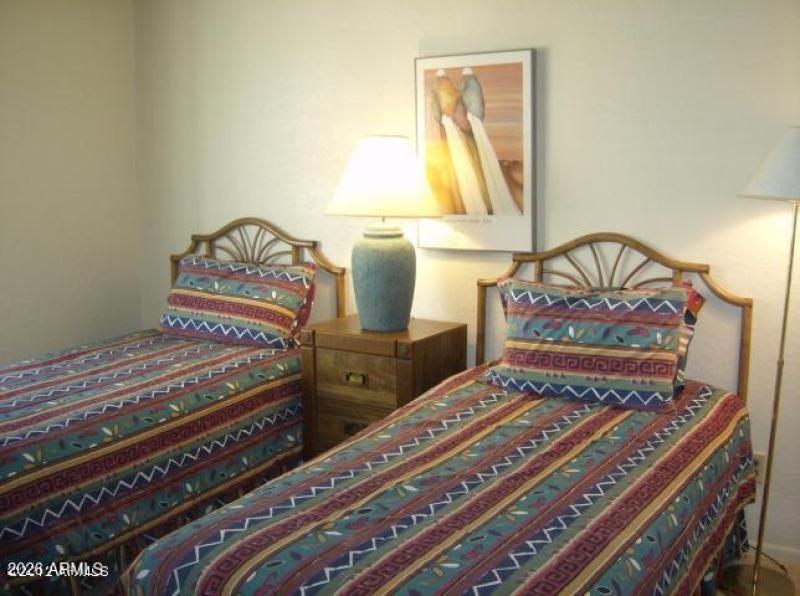 20120411232131498957000000-o