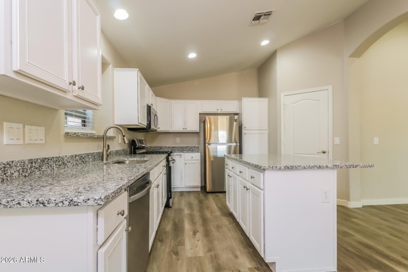 006-photo-kitchen-11484983