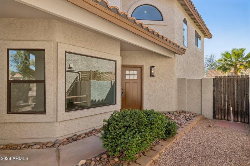 5-web-or-mls-8833-e-charter-oak-dr