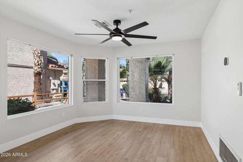 6-web-or-mls-8833-e-charter-oak-drDining